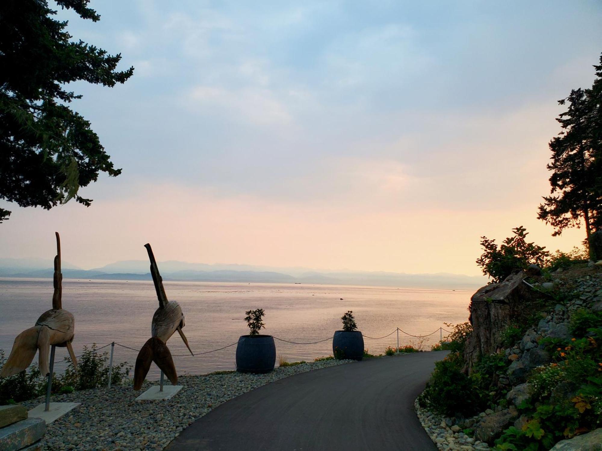 Sooke Harbour House Exterior foto