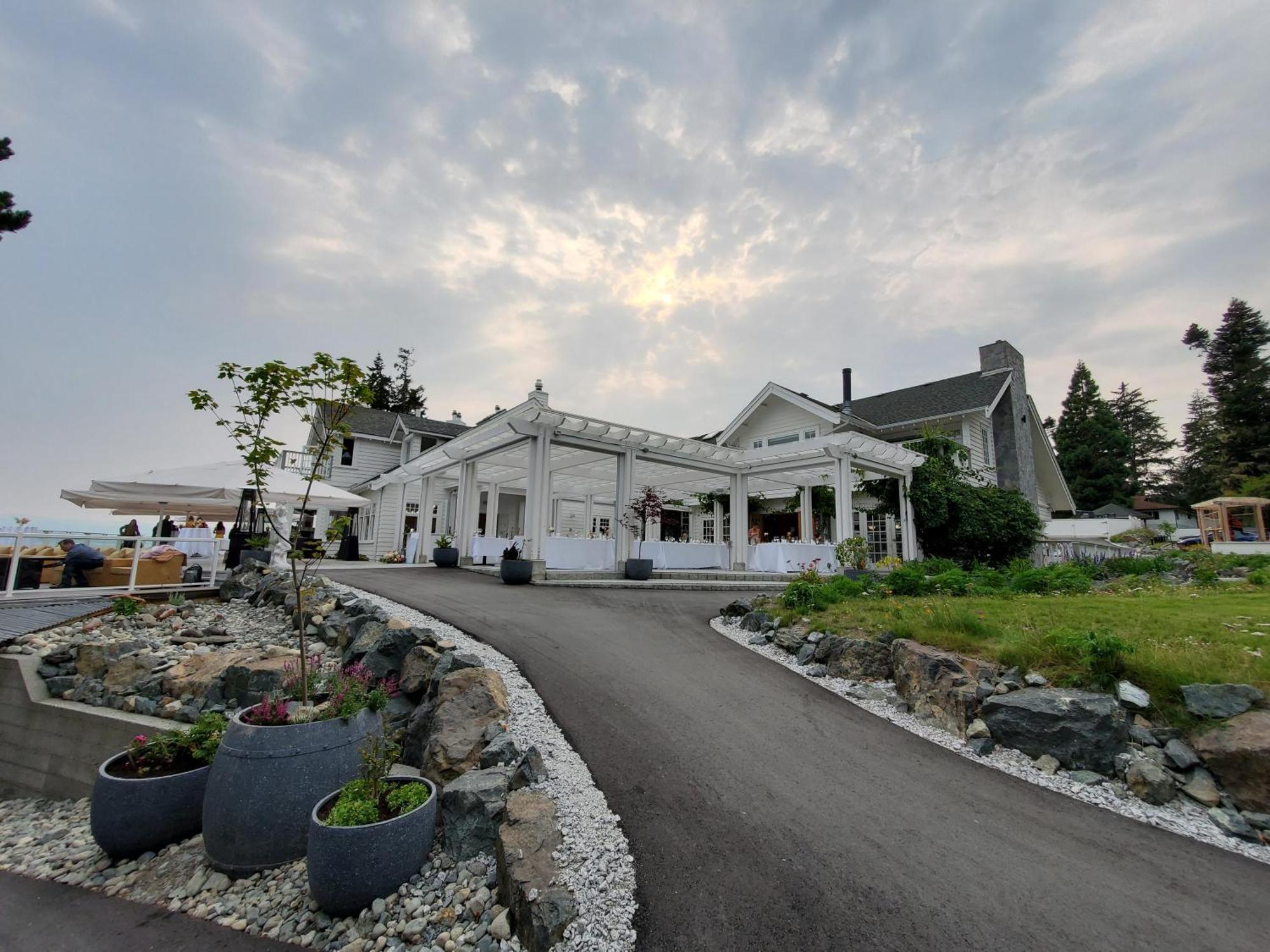Sooke Harbour House Exterior foto